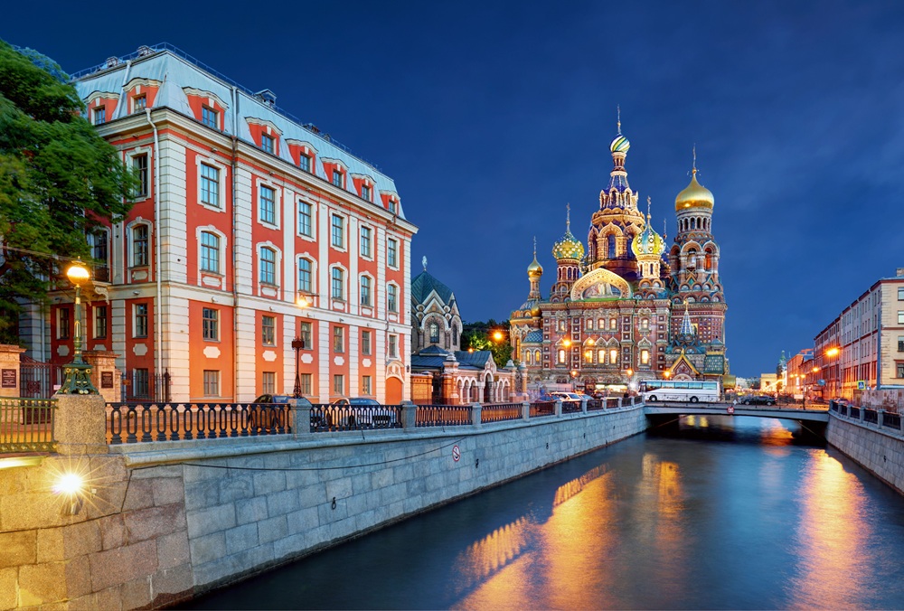 St-Petersburg-Stories-in-Light-Canals-and-Canvas.jpg